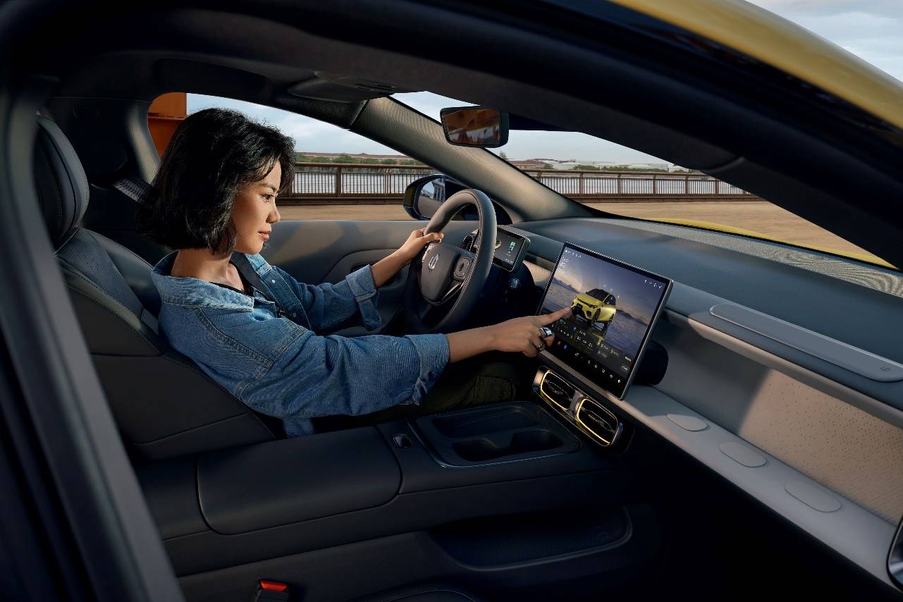 零跑Lafa5限時驚喜價9.28-11.68萬 填補10萬級純電運動轎跑市場空白