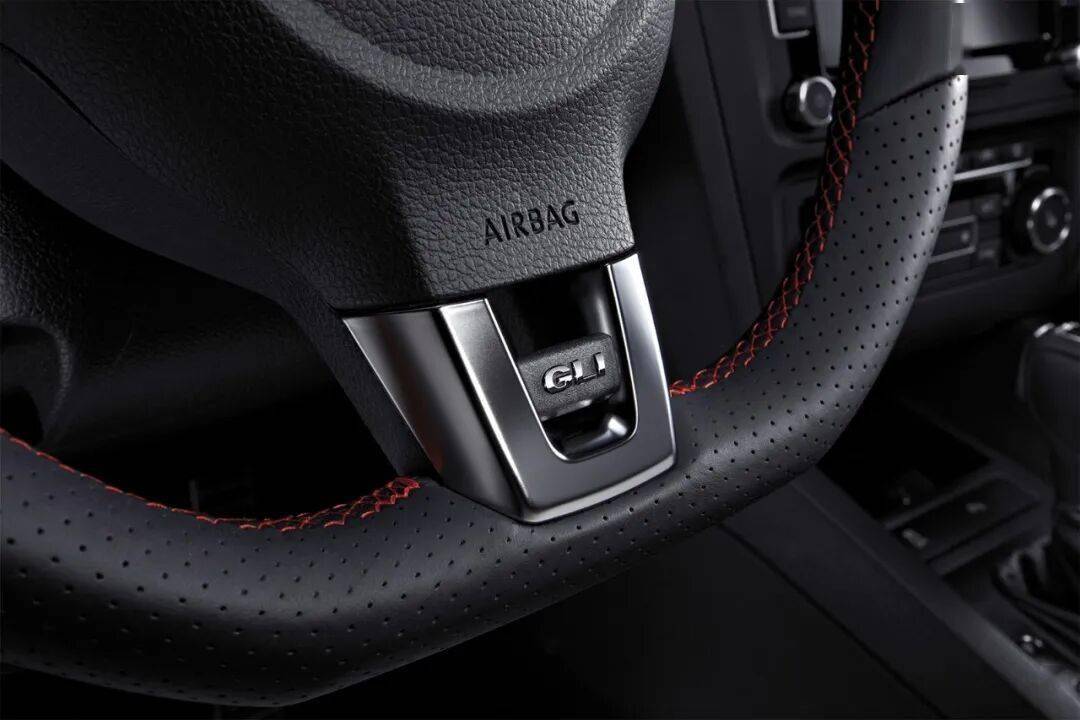 這才是披著羊皮的狼,2013款一汽大眾速騰GLI跑賽道是什么感覺?