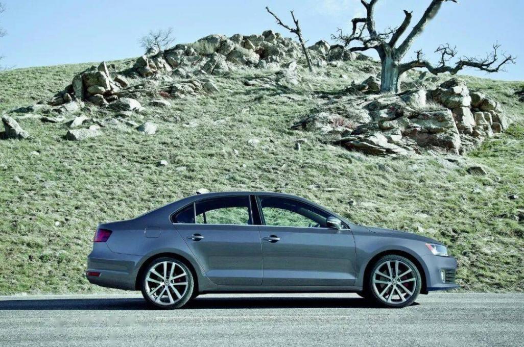 這才是披著羊皮的狼,2013款一汽大眾速騰GLI跑賽道是什么感覺?