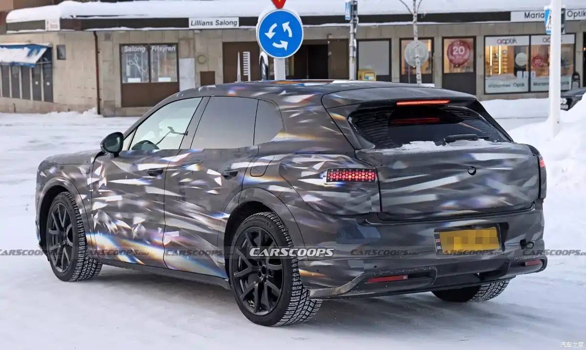 賓利首款純電SUV諜照!外觀內飾全曝光,與卡宴EV共享動力