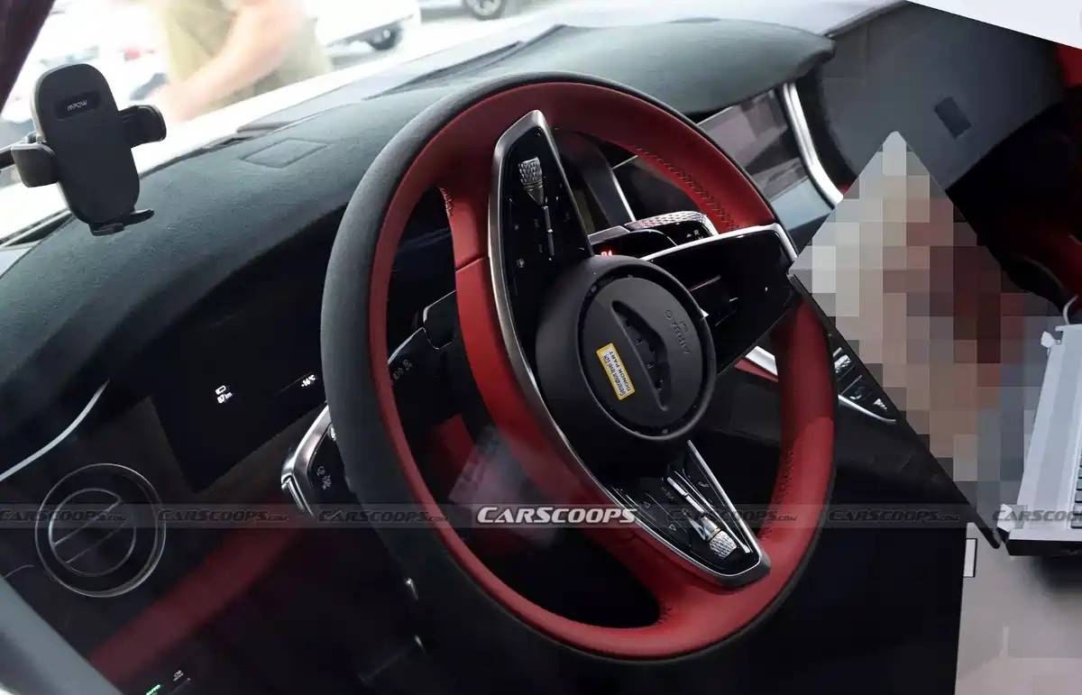 賓利首款純電SUV諜照!外觀內飾全曝光,與卡宴EV共享動力